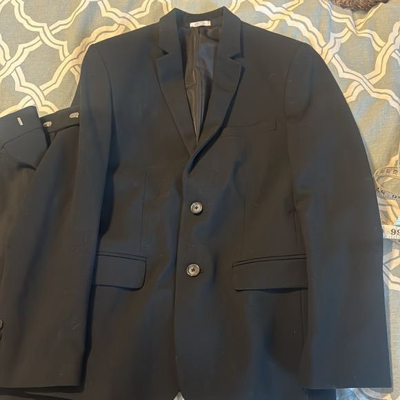 Boys Calvin Klein black 2 piece suit. 14 regular. 2 piece suit. Great basic suit - Picture 3 of 17